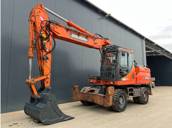 Escavadeira de rodas DOOSAN DX210