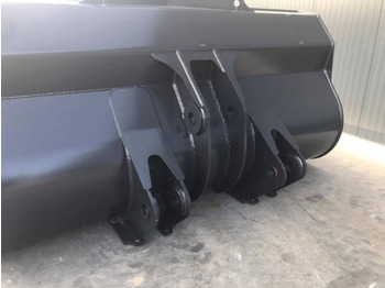Balde de Máquina de construção nuevo Volvo L180H: foto 3