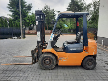 Empilhadeira a diesel TOYOTA FDF 25