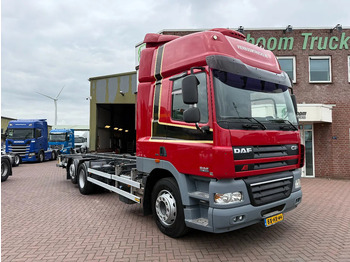 Caminhão chassi DAF CF 85 360
