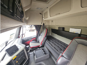 Caminhão furgão Volvo FM340: foto 5