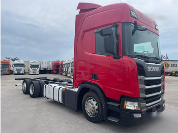 Caminhão com lona SCANIA R 450