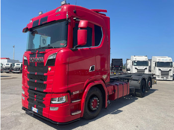 Caminhão transportador de contêineres/ Caixa móvel SCANIA S500: foto 2