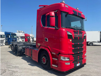 Caminhão transportador de contêineres/ Caixa móvel SCANIA S 500
