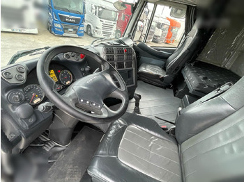 Fotografia de interior 1: Tractor IVECO STRALIS 500