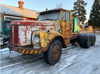 Caminhão chassi SCANIA