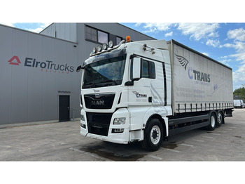 Caminhão com lona MAN TGX 26.400