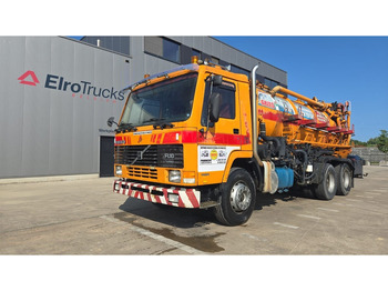 Caminhão limpa fossa VOLVO FL10 320