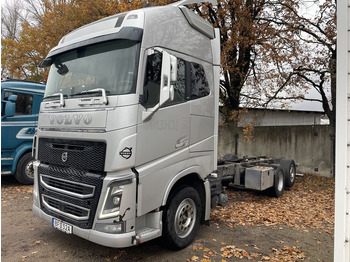 Caminhão chassi VOLVO FH