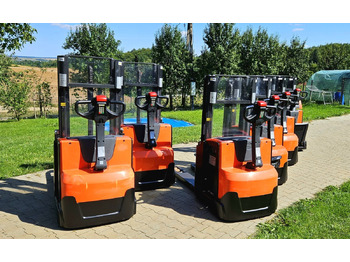 Locação de Toyota SWE 200D Toyota SWE 200D: foto 2