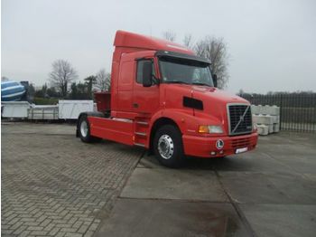 Tractor Volvo NH12/420: foto 1