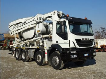 Caminhão betoneira IVECO TRAKKER 500: foto 1