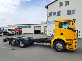 Caminhão chassi MAN TGS 26.510