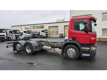 Caminhão chassi SCANIA P 400