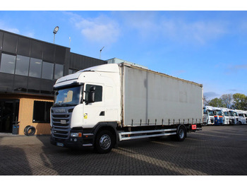 Caminhão com lona SCANIA G 370