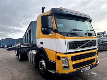 Caminhão chassi VOLVO FM9 260