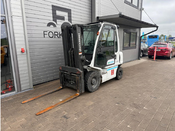 Empilhadeira a diesel UNICARRIERS