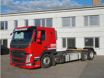 Caminhão chassi VOLVO FM 460