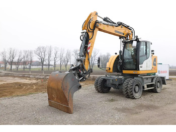 Escavadeira de rodas LIEBHERR A 916