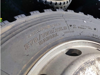 Pneu de Caminhão Bridgestone wheels 275/70 R22,5 on Alcoa aluminum rims: foto 3