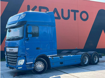 Caminhão chassi DAF XF 530