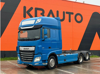 Caminhão chassi DAF XF 530