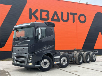 Caminhão chassi VOLVO FH16 750