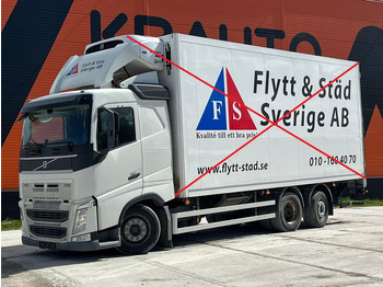 Caminhão chassi VOLVO FH 460