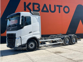 Caminhão chassi VOLVO FH 500