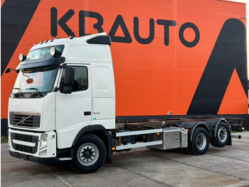 Caminhão chassi VOLVO FH 540