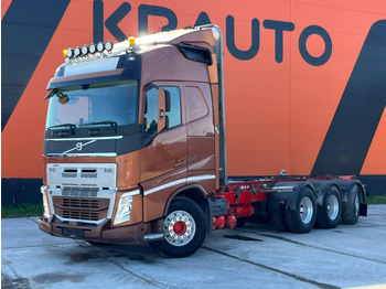 Caminhão chassi VOLVO FH 540