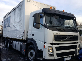 Caminhão com lona VOLVO FM 380