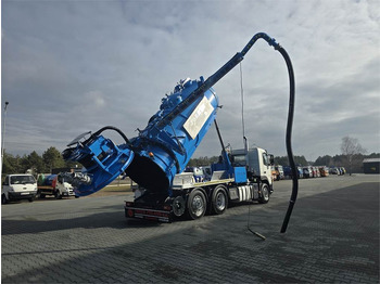 Caminhão limpa fossa VOLVO