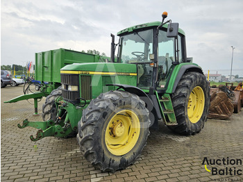 Trator JOHN DEERE 6810