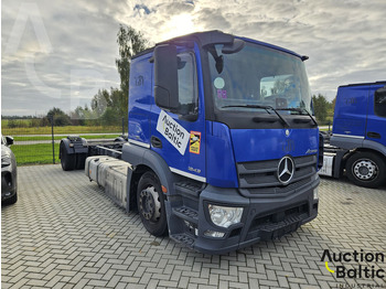 Caminhão chassi MERCEDES-BENZ Actros 1843