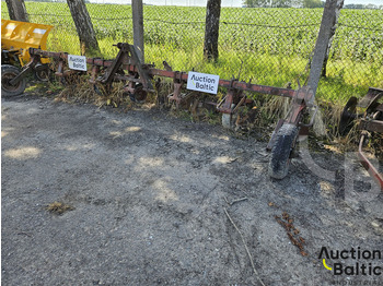Maquina para lavrar a terra