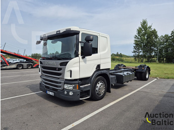 Caminhão chassi SCANIA P 450