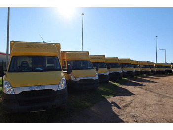 Carrinha de contentor IVECO Daily