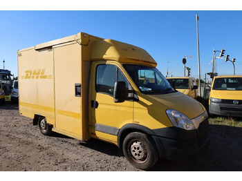 Carrinha de contentor IVECO Daily