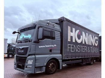 Caminhão com lona MAN TGX 18.440