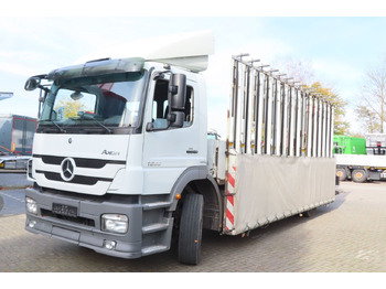 Camião de caixa aberta/ Plataforma, Caminhão grua Mercedes-Benz Axor  1833 L - Glastransporter Kran Palfinger: foto 2