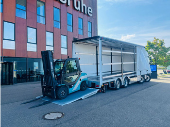Caminhão com lona VOLVO FH 500