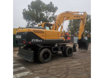 Escavadeira de rodas HYUNDAI R210