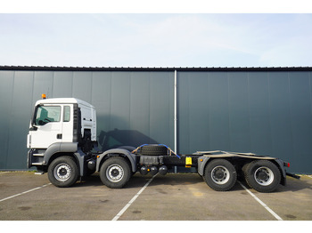 Caminhão chassi MAN TGS 41.400