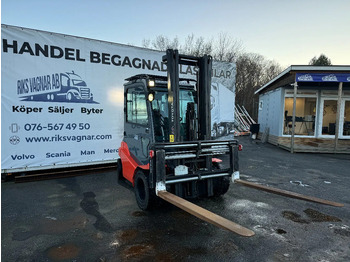 Empilhadeira elétrica TOYOTA