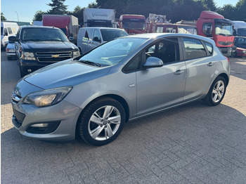 Sedã OPEL