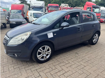 Sedã OPEL