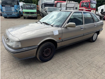 Sedã RENAULT