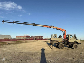 Caminhão grua UNIMOG