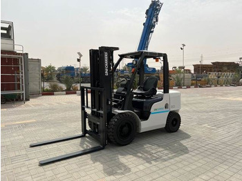 Empilhadeira a diesel UNICARRIERS
